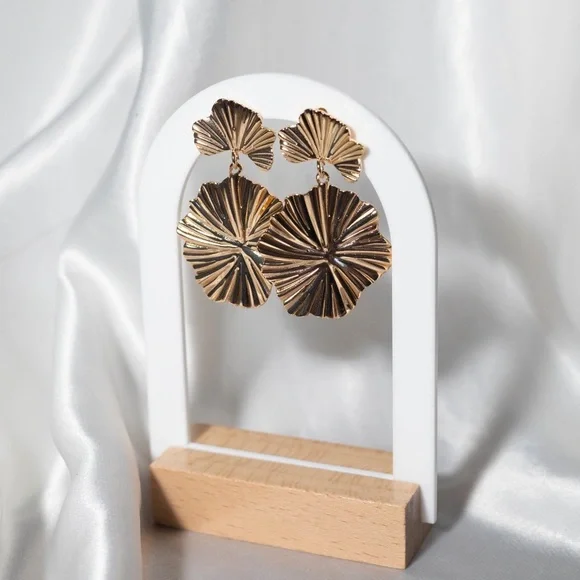 ✨Free People Freya Gold Drop Earrings - Picture 3 of 7